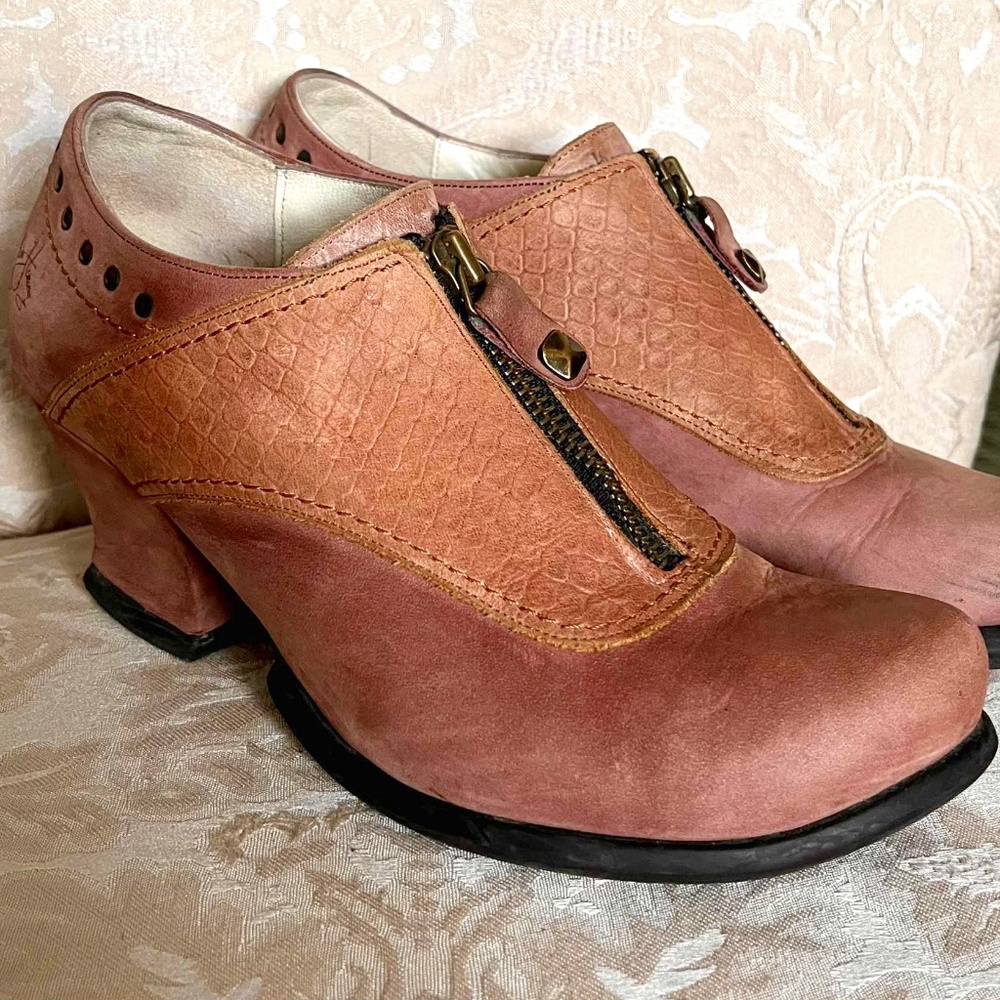 John Fluevog Two-Tone Suede & Leather Heels – Grommet Detail, Size 6